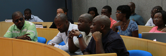 Ejecutivos de la firma GEPetrol de Guinea Ecuatorial asisten a un curso en la UP
