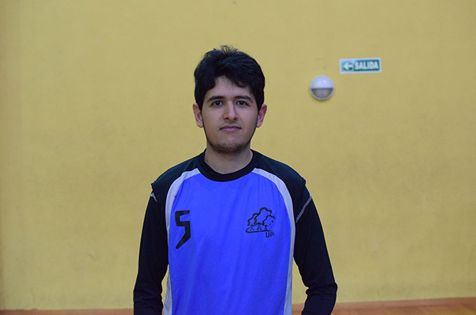 <em>Si tuvieses que elegir un sólo evento deportivo para ver en tu vida,</em> <strong>¿Cuál sería?</strong><br /><em>-Un mundial de fútbol sin ninguna duda.</em><br /><br /><strong>¿Que lo hace especial por sobre cualquier otro evento?</strong><br /><em>-El fútbol es el deporte más popular del planeta y todo el mundo se mantiene en vilo en este campeonato.</em> <br /><br /><strong>¿Tenés alguna anécdota en un estadio o algún recuerdo especial que puedas destacar como espectador?</strong><br /><em>-El gol que más grite en toda mi vida no fue gol increíblemente. Seguramente le pasó a mucha gente, pero el gol anulado de Higuaín en la final del Mundial 2014 ante Alemania no me lo puedo sacar de la cabeza.</em><br /><br /><strong>¿Hincha de que club?¿Viene de familia?</strong><br /><em>-Fanático de River a causa de mi viejo, la mayoría es futbolera pero no todos compartimos colores. Hay bosteros, cuervos e hinchas de Racing, así que está todo muy mezclado.</em>