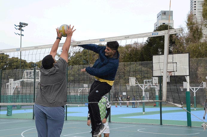 “No dejar de tocar la pelota”