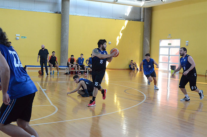 ¿Qué es un pique en el baloncesto