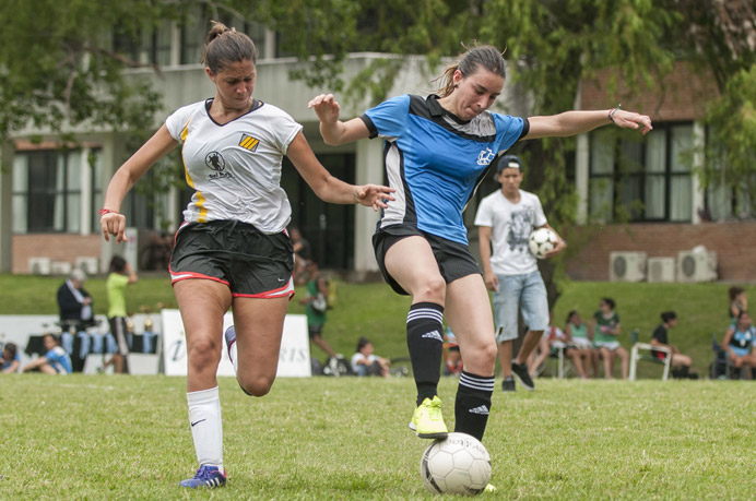 El pasado sábado por la tarde las chicas cayeron 1 a 0 ante Di Tella en la final por la Copa de Bronce. Pese a la derrota, la UP jugó un buen partido y así dejó una buena imagen en el cierre del Torneo ADAU. 