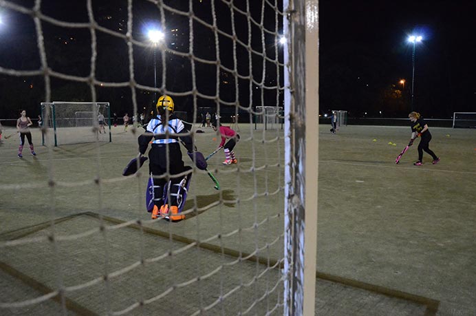 El representativo de hockey retomó los entrenamientos, iniciando una nueva semana. Las chicas se preparan para volver a competir en el Torneo ADAU. 