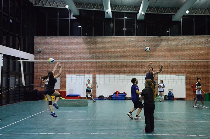 Con vistas a recuperarse luego de sus ca&iacute;das, los equipos femenino y masculino realizaron el &uacute;ltimo entrenamiento semanal en el Club de Amigos. 
