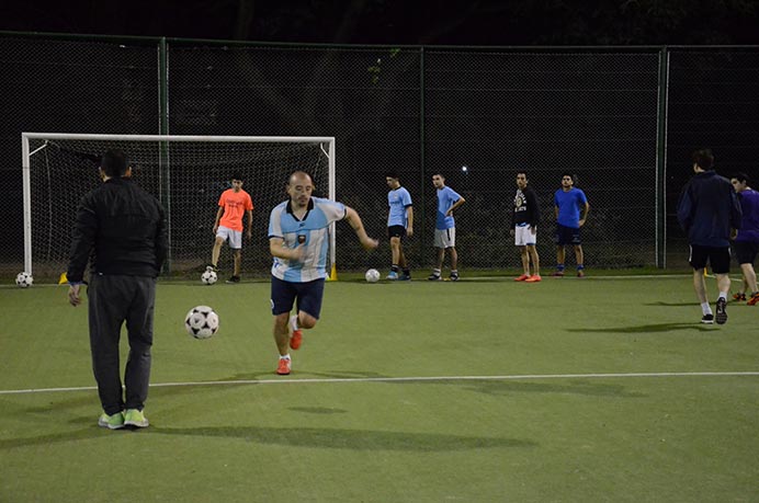 Para seguir mejorando el aspecto físico, el equipo de fútbol continúa con los trabajos semanales para llegar de la mejor manera a la competencia. En el último ensayo de la semana, se combinaron trabajos de reacción y velocidad con ejercicios con pelotas. 