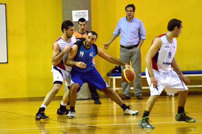 El equipo de básquet cayó ante el puntero e invicto de su zona, el Instituto Tecnológico Buenos Aires, por 68 a 54. Manteniendo la ventaja sobre gran parte del partido, el desgaste físico no les permitió aguantarla hasta el final. 