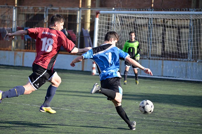 Parece ser que la tercera es la vencida, ya que luego de dos partidos sin triunfos desde la reanudación del torneo, el representativo se floreó con un 6-1 ante la Universidad Tecnológica Nacional de Buenos Aires que le permite soñar con volver a prenderse en la pelea. 