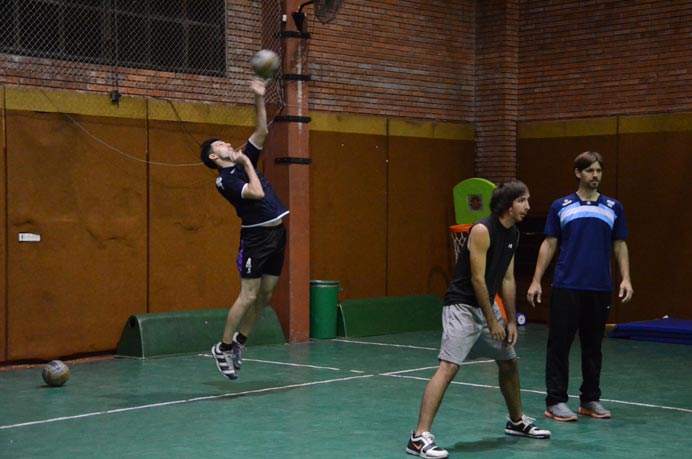 El objetivo de los equipos masculino y femenino de la Universidad es llegar a lo más alto posible y luego del descanso del fin de semana pasado buscarán seguir en sintonía. 