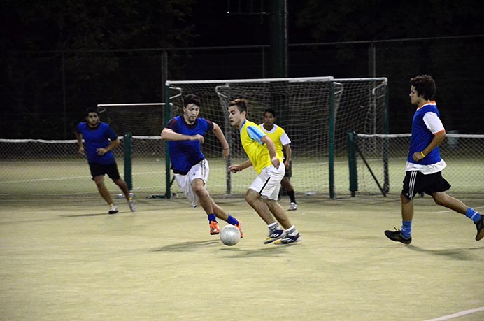 La espera llegó a su fin. Luego de varios meses de descanso, el Club de Amigos recibió nuevamente a los alumnos, pero con una novedad: ahora los representativos A y B entrenarán a la par. 