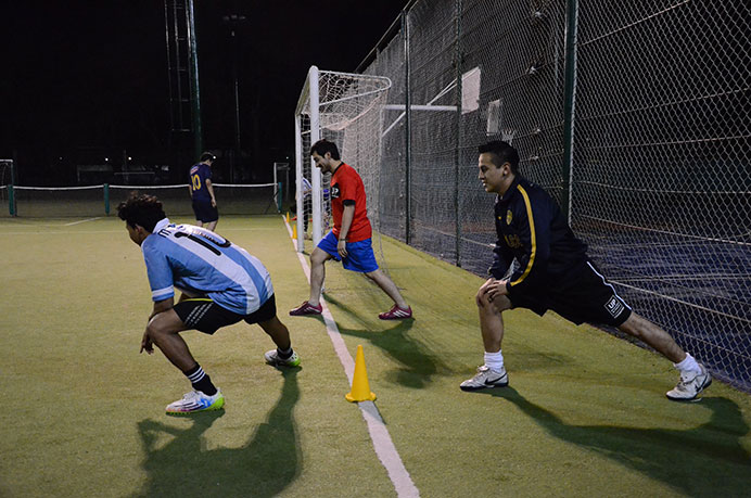 El viernes por la noche, el conjunto de fútbol B completó una nueva sesión de entrenamientos. Los trabajos se enfocaron en ejercitar el aspecto técnico a nivel colectivo e individual de cada uno de los integrantes.  