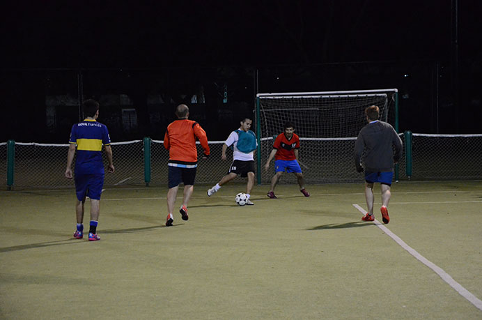 El viernes por la noche, el conjunto de fútbol B completó una nueva sesión de entrenamientos. Los trabajos se enfocaron en ejercitar el aspecto técnico a nivel colectivo e individual de cada uno de los integrantes.  