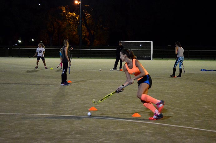 La evaluación de las jugadoras sigue su curso en estos primeros entrenamientos del año. La idea es que las chicas recuperen el ritmo de juego y que las nuevas se acoplen cuanto antes. 