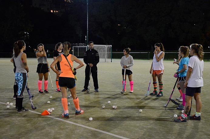 La evaluación de las jugadoras sigue su curso en estos primeros entrenamientos del año. La idea es que las chicas recuperen el ritmo de juego y que las nuevas se acoplen cuanto antes. 