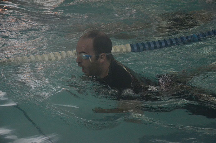 El nivel avanzado de la actividad volvió a los entrenamientos, pero de una manera diferente, ya que en esta oportunidad, los alumnos debieron nadar con una muda de ropa para duplicar sus esfuerzos. 