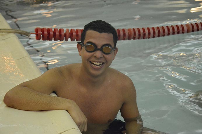 Durante este cuatrimestre, la asistencia a las clases de natación se vio incrementada notablemente y uno de esos nuevos deportistas que se acercó a la pileta del Club de Amigos es Kenny León, quien nos contó qué es lo que más disfruta de esta propuesta. 