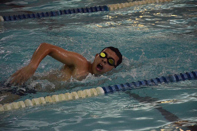 Durante este cuatrimestre, la asistencia a las clases de natación se vio incrementada notablemente y uno de esos nuevos deportistas que se acercó a la pileta del Club de Amigos es Kenny León, quien nos contó qué es lo que más disfruta de esta propuesta. 