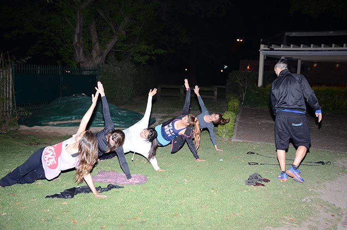 Con el progresivo pedido de mayor exigencia, las rutinas de Running van aumentando la resistencia física de sus alumnos. En el inicio de la semana, se enfocaron en trabajos tanto dentro como fuera de la pista de atletismo. 