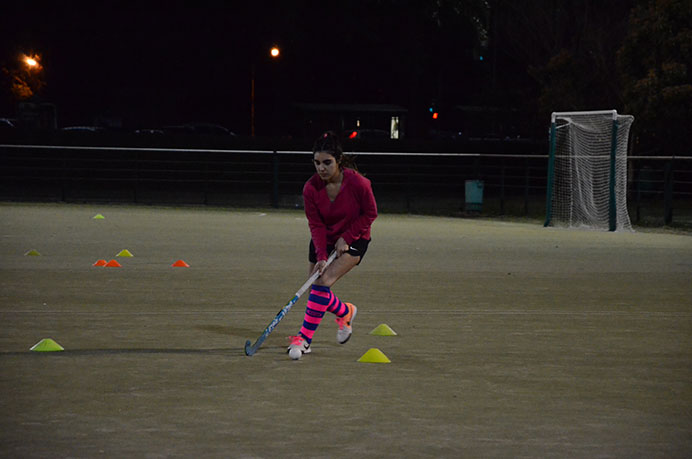 A partir del largo período sin competencia oficial, el representativo de hockey aprovecha para repasar varios aspectos fundamentales del juego para luego progresivamente ir aumentando intensidad y enfocarse en el aspecto táctico. 