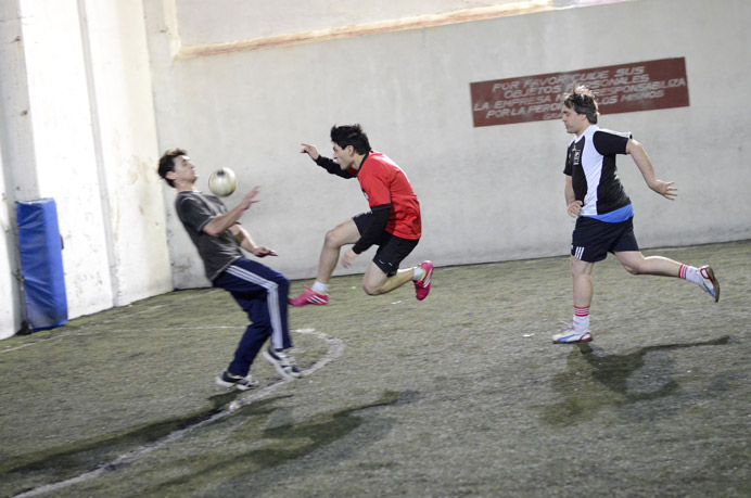 El destacado en la Fiesta de Deportes en F&uacute;tbol Recreativo, Hugo Medina, remarc&oacute; la importancia&nbsp; de que la actividad haya participado del torneo interno y mostr&oacute; su alegr&iacute;a por haber recibido este reconocimiento. 