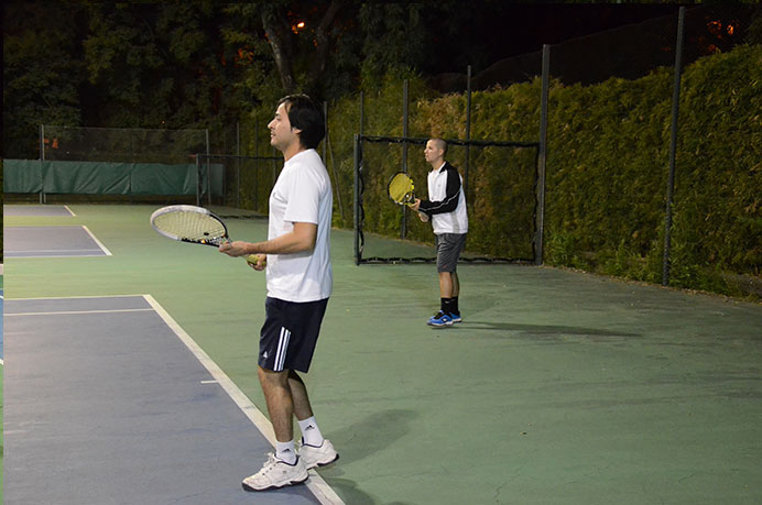 Como es habitual, los jueves es el día en que los tres niveles del tenis de la UP se entrenan juntos en el Club de Amigos para cumplir con distintas consignas. 