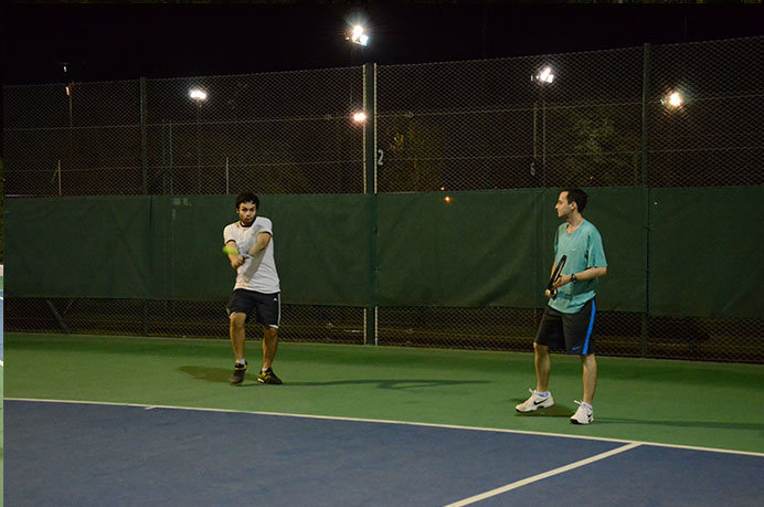 Como es habitual, los jueves es el día en que los tres niveles del tenis de la UP se entrenan juntos en el Club de Amigos para cumplir con distintas consignas. 