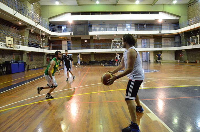 La espera para volver a la cancha parece enorme y para Felipe Escribano, integrante del representativo de básquet, lo ideal es manejar la ansiedad y aprovechar las prácticas para entrenar. 