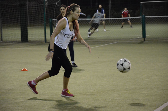 Este fin de semana, el representativo femenino de fútbol será el único que competirá en los torneos de ADAU y con la idea de ganar, trabajaron en la coordinación de pensamiento y movimiento para tener mayor cantidad de variantes al tocar el balón.<br /><br /> 