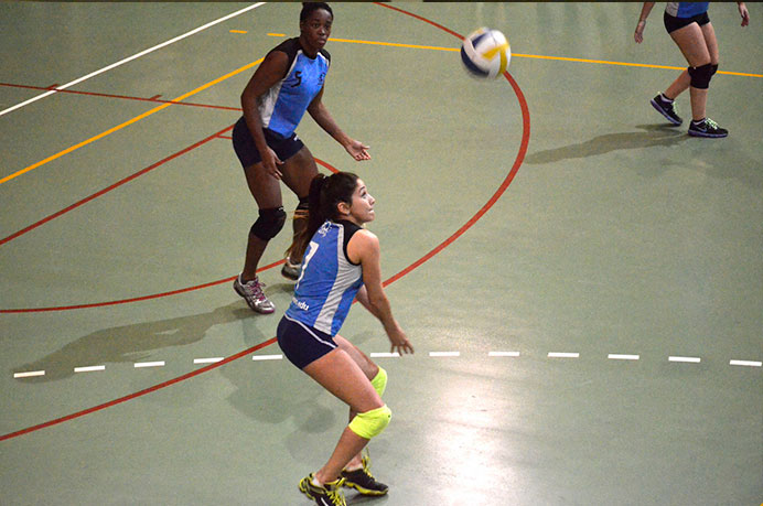 Luego del traspié de los varones, llegó el turno para que las chicas demostraran para qué están y derrotaron con autoridad a la Universidad Católica por 2-0.<br /><br /> 