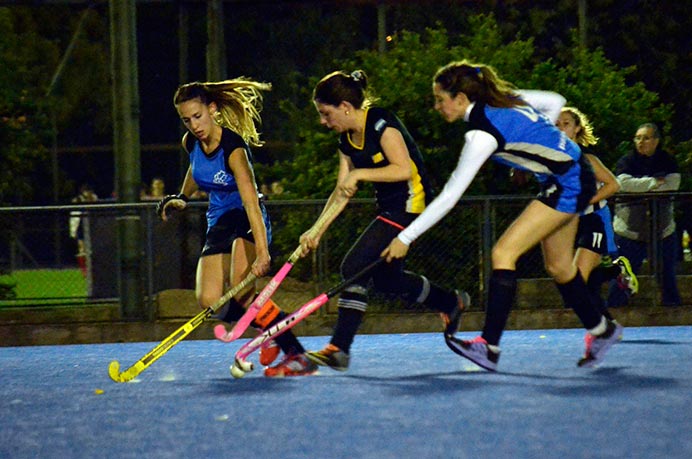 Las chicas jugaron un verdadero partidazo y clasificaron a la Copa de Plata luego de derrotar a la Universidad Torcuato Di Tella por 5-3 en los penales. Antes, habían igualado 2-2 en un apasionante encuentro. 