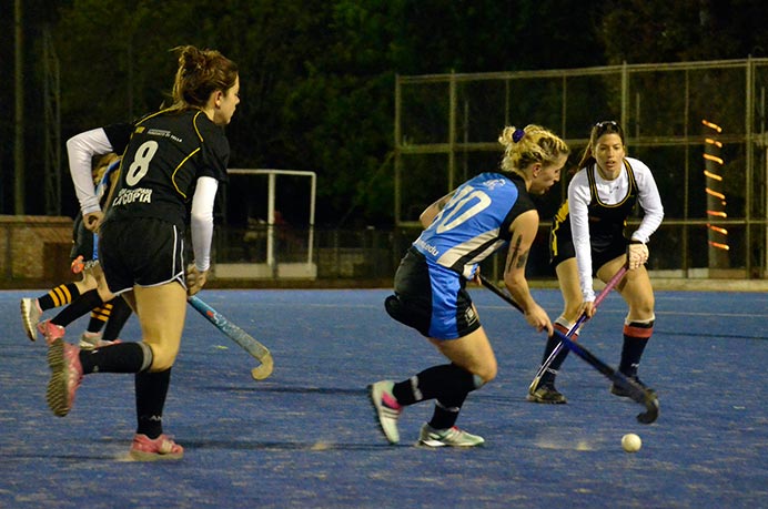 Las chicas jugaron un verdadero partidazo y clasificaron a la Copa de Plata luego de derrotar a la Universidad Torcuato Di Tella por 5-3 en los penales. Antes, habían igualado 2-2 en un apasionante encuentro. 