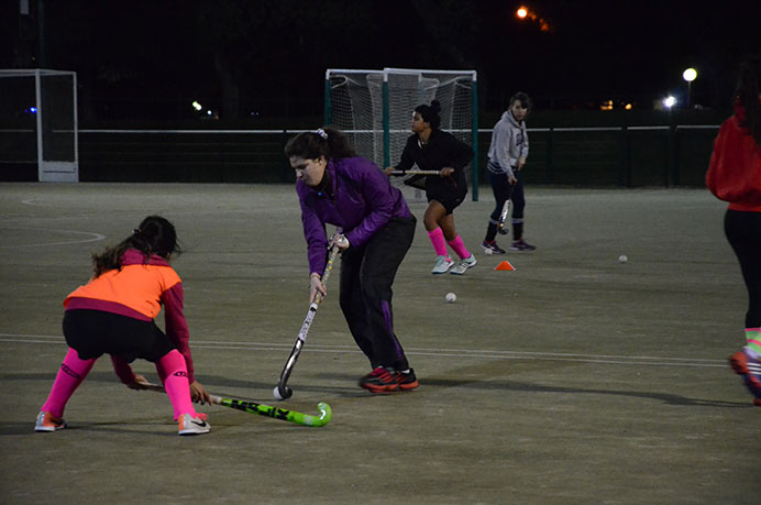 El representativo de hockey luego de la suspensión de su primer partido del semestre se prepara para volver a la cancha y Micaela Altman, una de sus integrantes, sabe que no serán nada fáciles, pero confía en que pueden dar la sorpresa. 