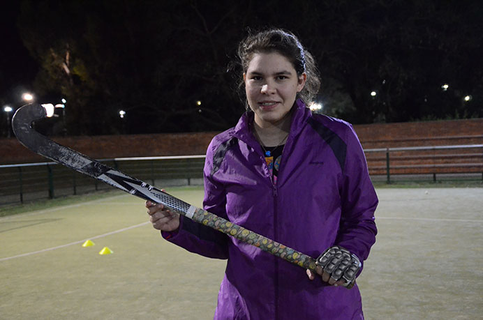 El representativo de hockey luego de la suspensión de su primer partido del semestre se prepara para volver a la cancha y Micaela Altman, una de sus integrantes, sabe que no serán nada fáciles, pero confía en que pueden dar la sorpresa. 