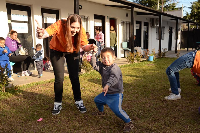 Una vez mas y como todos los meses concurrimos a la Asociacion Civil Pequeños Pasos para festejar los cumpleaños de los chicos. 