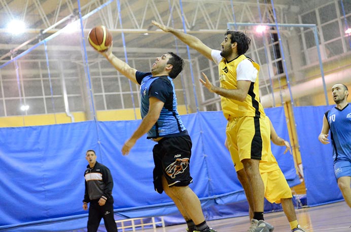 Con una sólida actuación, el equipo de básquet volvió a conseguir un triunfo en la segunda fase del Torneo ADAU. Manteniendo siempre la ventaja en el marcador, se impuso por 83 a 58 ante la Universidad Torcuato Di Tella.