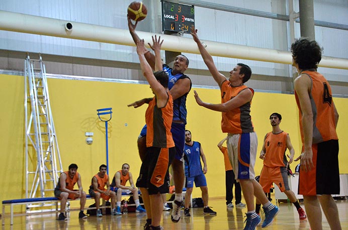 Por muy poco el equipo de básquet no pudo coronar su gran año con una victoria. De manera ajustada, terminó perdiendo por 81 a 72 en el suplementario contra la Universidad Tecnológica Nacional de Avellaneda y no pudo quedarse con la Copa de Plata. De todas formas, el resultado final no opaca lo hecho en la temporada. 