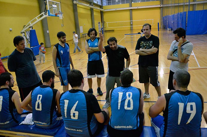 Por muy poco el equipo de básquet no pudo coronar su gran año con una victoria. De manera ajustada, terminó perdiendo por 81 a 72 en el suplementario contra la Universidad Tecnológica Nacional de Avellaneda y no pudo quedarse con la Copa de Plata. De todas formas, el resultado final no opaca lo hecho en la temporada. 