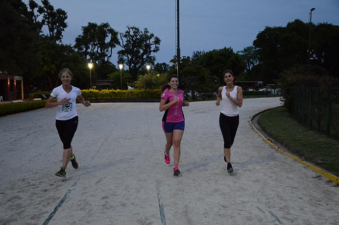 En los últimos entrenamientos de Running, los atletas no dejan de concurrir y mantienen la fuerte intensidad que los caracterizó todo el año. En la jornada de ayer, estuvieron enfocados en ejercicios funcionales a una fuerte exigencia. 