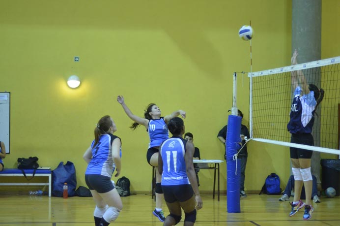 El representativo de vóley femenino jugó un partidazo ante la UADE, en el que el factor emocional fue un ingrediente clave. La entereza en los momentos difíciles fue valiosa para que la UP se quedara con el triunfo. 