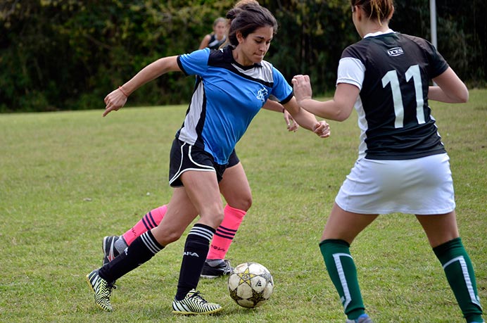 En un gran partido que las tuvo como amplias dominadoras, el representativo femenino de fútbol no pudo plasmar ese nivel en el marcador. A pesar de dejar todo en el campo, cayeron derrotadas por 2 a 1 ante UCES. 