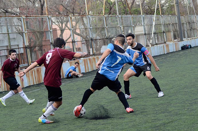 El equipo masculino de fútbol estaba obligado a conseguir los tres puntos para seguir soñando con entrar a la Copa de Oro. Al derrotar por 3 a 1 a UBA “A” cumplió con su tarea, pero debía esperar otros resultados para conocer su futuro. 