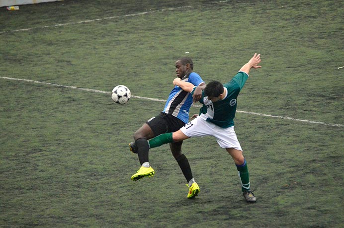 El representativo saltó a la cancha a pesar de toda la lluvia que cayó durante la tarde del sábado. En un encuentro que lo tuvo como protagonista, derrotó de manera ajustada a UCES por 2 a 1, aunque por el trámite del partido merecieron una mayor diferencia en el marcador.
