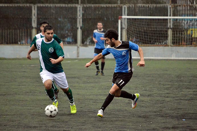 El representativo saltó a la cancha a pesar de toda la lluvia que cayó durante la tarde del sábado. En un encuentro que lo tuvo como protagonista, derrotó de manera ajustada a UCES por 2 a 1, aunque por el trámite del partido merecieron una mayor diferencia en el marcador.