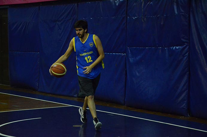 El corte invernal dejó a los chicos de básquet afuera de la competencia en un gran momento deportivo, es por eso que hablamos con el base Mauro Bertoni para que nos cuente qué espera para este segundo cuatrimestre. 