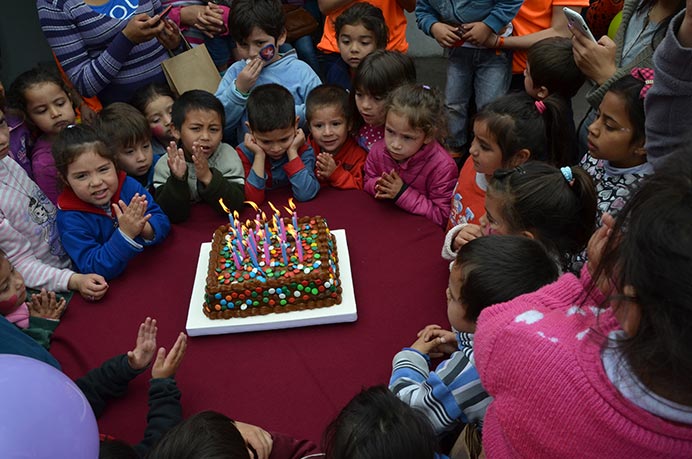 El sábado 24 de octubre visitamos a los chicos de la Asociación Civil Pequeños Pasos en compañía de diez alumnos UP, que se sumaron al voluntariado.<br /><br /> 