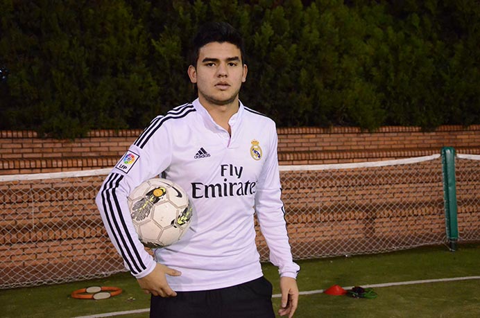 La vuelta a los entrenamientos trajo consigo la llegada de varios jugadores nuevos que buscan formar parte del representativo de la Universidad.Es por eso que dialogamos con Lucas Cardona, uno de los que busca ponerse la camiseta de la UP. 