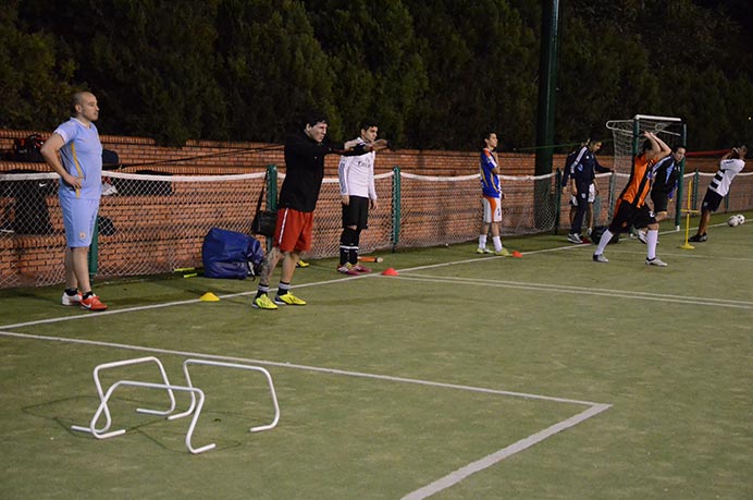 En un nuevo comienzo de semana el representativo principal de la Universidad tuvo  muy poco contacto con la pelota, ya que continúa la preparación física para llevarse el segundo cuatrimestre por delante. 