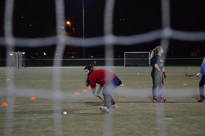 Lucila Torres Arguello se incorporó este lunes al equipo representativo de hockey. Luego de sobrepasar una lesión, de a poco va retomando a la práctica de los deportes que la apasionan. 