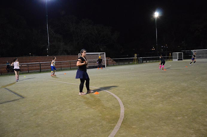 El representativo de hockey de la Universidad cerró su segunda semana de prácticas y aguarda por el compromiso de este fin de semana ante sus pares de la Universidad Torcuato Di Tella. 