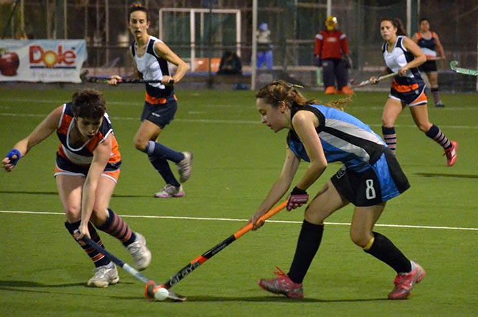 A pesar de ser superiores en el primer tiempo, un gol sobre el final de esa etapa dejó knock out a las chicas, que terminaron cayendo 3-1 ante UNTREF.