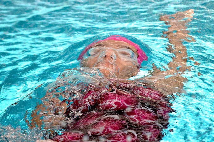 Una de las integrantes del equipo de natación, Bárbara Quinteros, realizó un análisis de su desempeño personal y del equipo tras la última jornada de competencia. Conforme con ambos rendimientos, no se conforma y aspira a conseguir más logros en el futuro. 