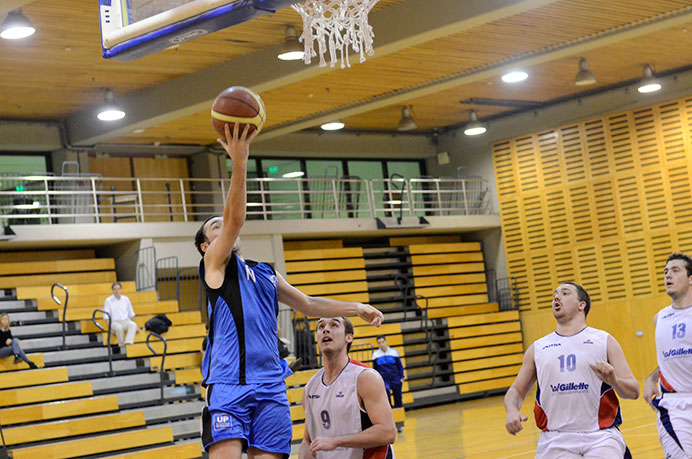 Otra vez en el último cuarto se le escapó el partido al equipo de básquet. Nuevamente, al igual que el último sábado, se enfrentaron al Instituto Tecnológico para recuperar una fecha pendiente. En un partido muy cerrado, que se definió en el último cuarto, terminó siendo derrota por 58 a 63.  